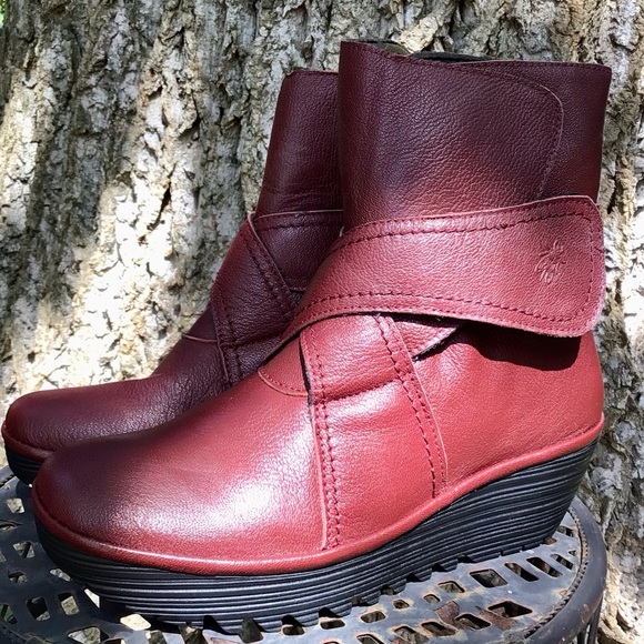 FLY LONDON (38) WOMEN’S Leather wedged heel boots, fastened Velcro around ankle. - Picture 7 of 15